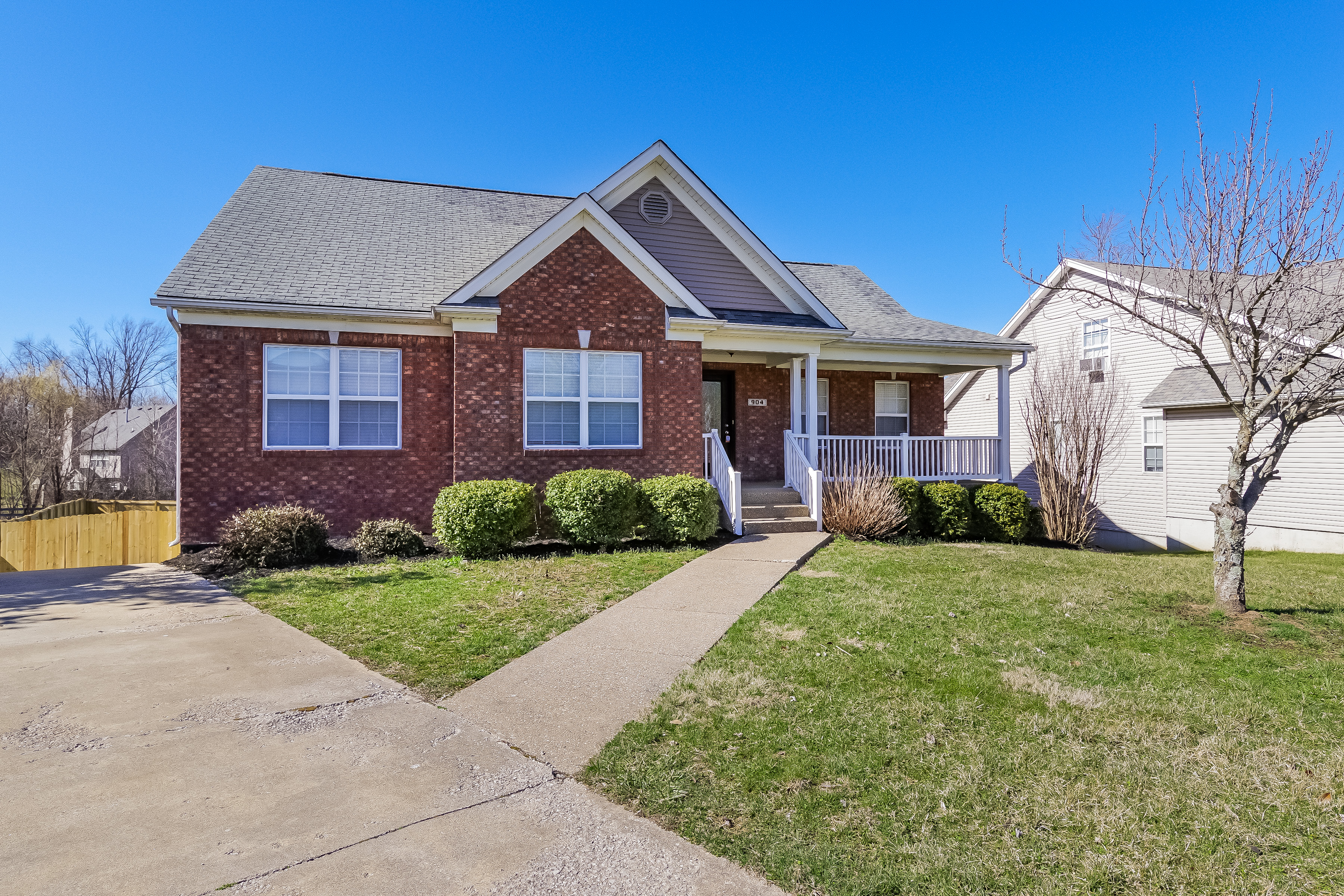 904 Lyle Ct La Grange, KY 40031